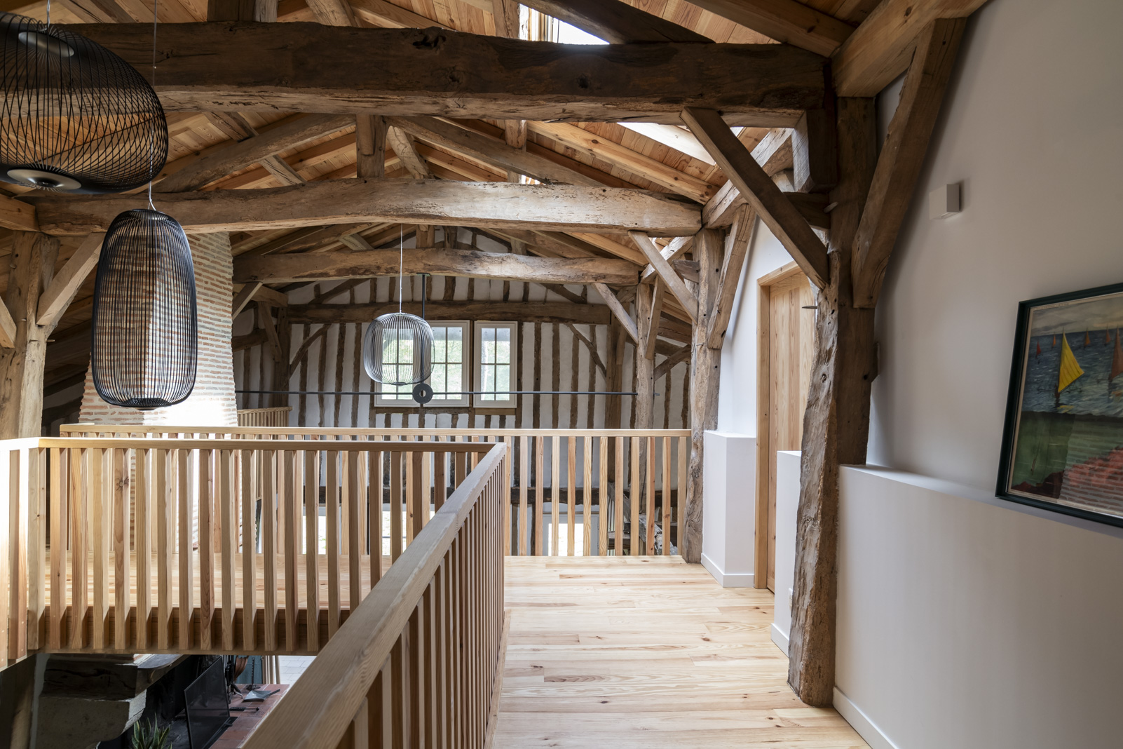 Lala architectes_Landes_Rénovation_colombages_passerelle_garde-corps bois_charpente_double hauteur
